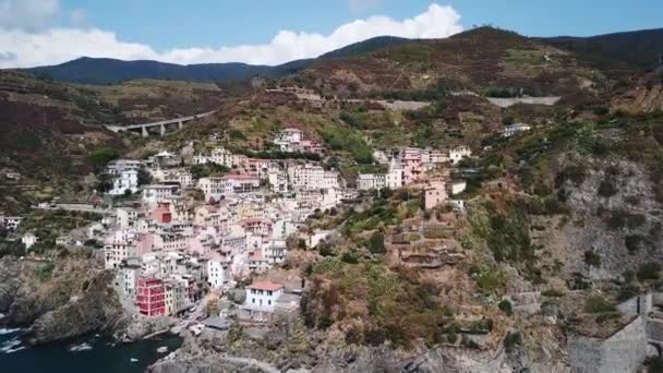 Riomaggiore Cinque Terre İtalya için havadan görünümü — Stok video