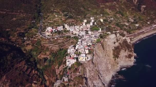 Vista aérea de Manarola en Cinque Terre Italia — Vídeo de stock