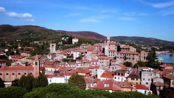 Luchtfoto van Passignano sul Trasimeno Toscane Italië — Stockvideo