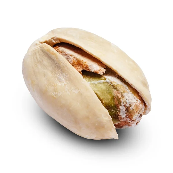 Жареный фисташковый орех изолирован на белом фоне. Обрезной путь — стоковое фото