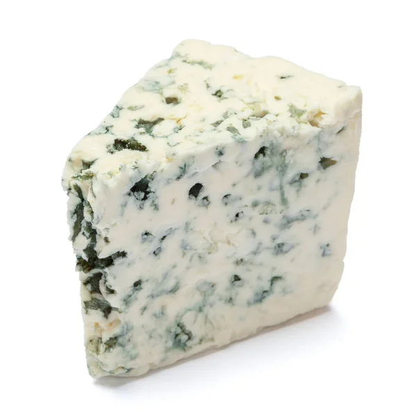 Синій сир на білому фоні. Відсічний контур — стокове фото