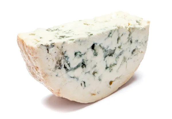 Blauschimmelkäse auf weißem Hintergrund — Stockfoto