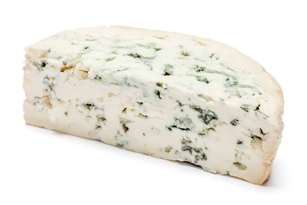 Blauschimmelkäse auf weißem Hintergrund — Stockfoto