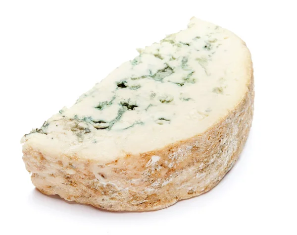 Blauschimmelkäse auf weißem Hintergrund — Stockfoto