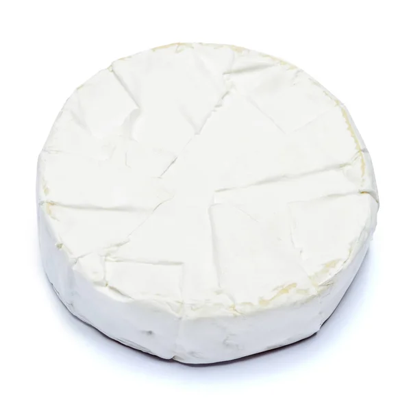 Brie rotondo o formaggio camambert su sfondo bianco — Foto Stock