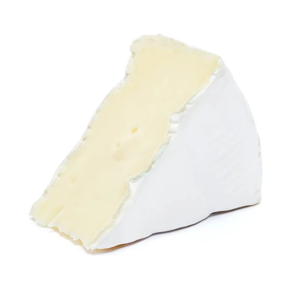 Pezzo di brie o formaggio camambert su sfondo bianco — Foto Stock