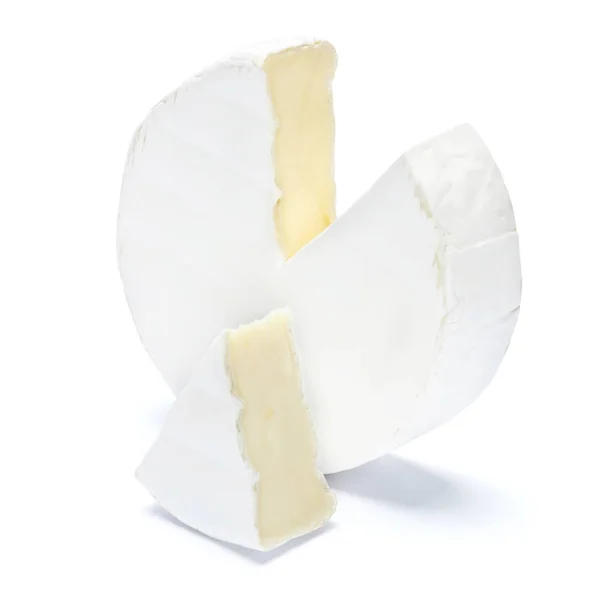 Ronde van brie of camambert kaas op een witte achtergrond — Stockfoto