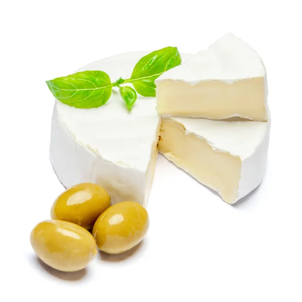 Kolo brie nebo camambert sýr na bílém pozadí — Stock fotografie