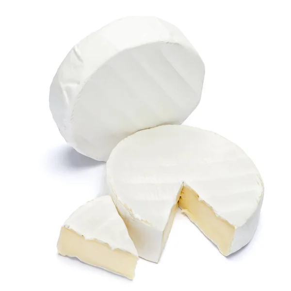 Brie rotondo o formaggio camambert su sfondo bianco — Foto Stock