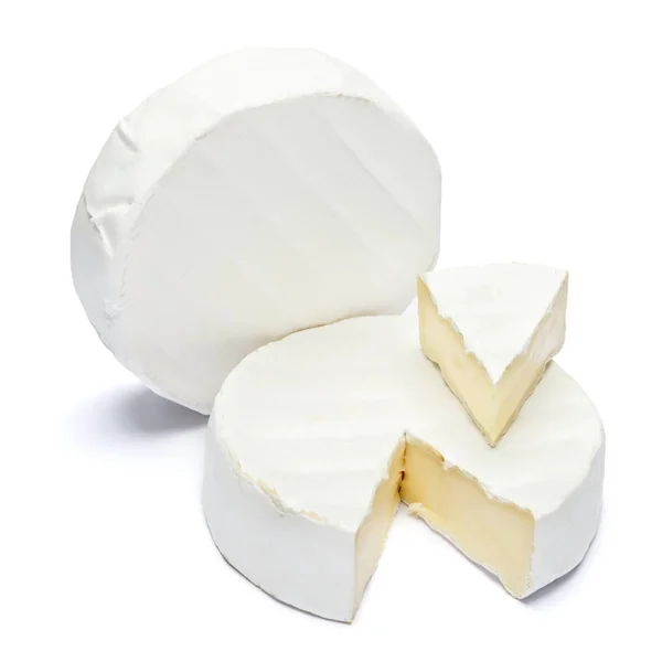 라운드 브리 또는 camambert 치즈는 흰색 바탕에 — 스톡 사진
