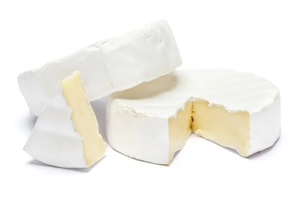 Rund brie eller camambert ost på en vit bakgrund — Stockfoto