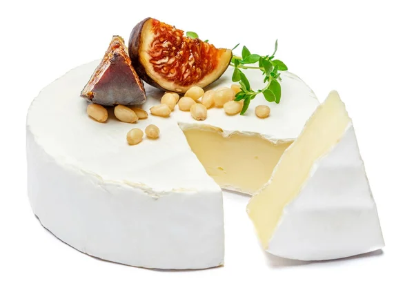 Brie rond ou fromage camambert sur fond blanc — Photo