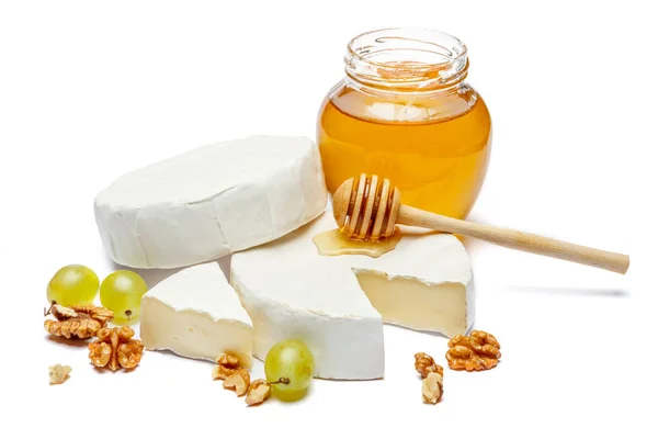Στρογγυλή brie ή camambert τυρί, μέλι και μαρμελάδα σε λευκό φόντο — Φωτογραφία Αρχείου