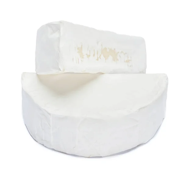 Stück Brie oder Camambert auf weißem Hintergrund — Stockfoto