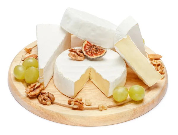 Stapel of camambert en brie kaas op witte achtergrond — Stockfoto