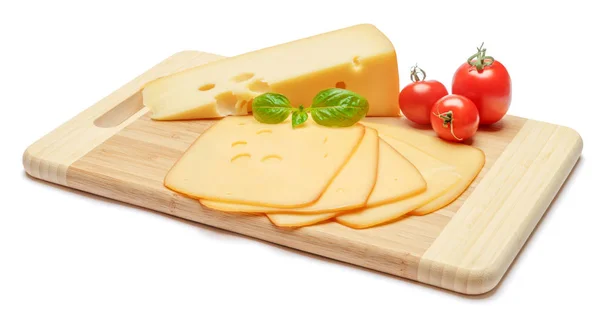 Сыр или чеддер и помидоры на белом фоне — стоковое фото