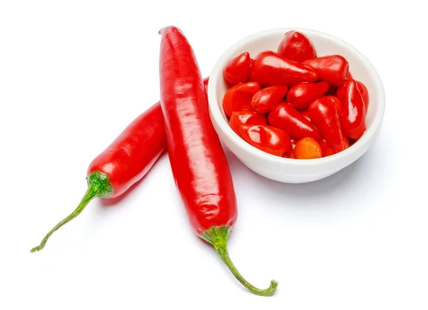 Sayuran kaleng Marinated red pepper pada latar belakang putih — Stok Foto