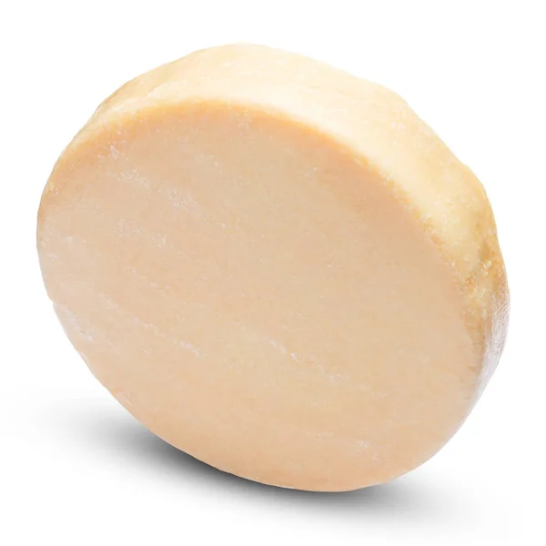 Celá kola vedoucí parmazán nebo parmigiano tvrdý sýr na bílém pozadí — Stock fotografie