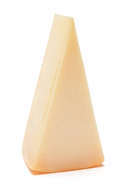 Queijo Cheddar isolado sobre fundo branco — Fotografia de Stock