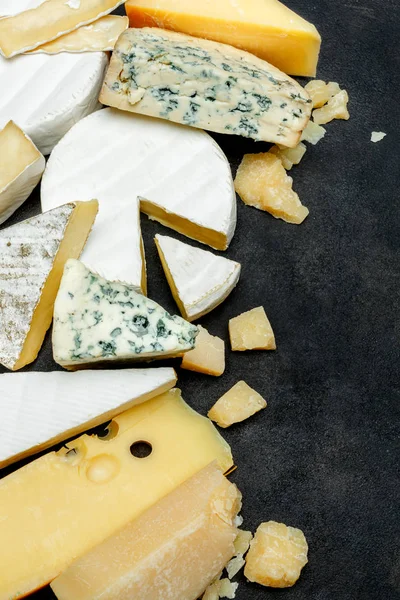 Various types of cheese - parmesan, brie, roquefort, cheddar — Stock Photo, Image