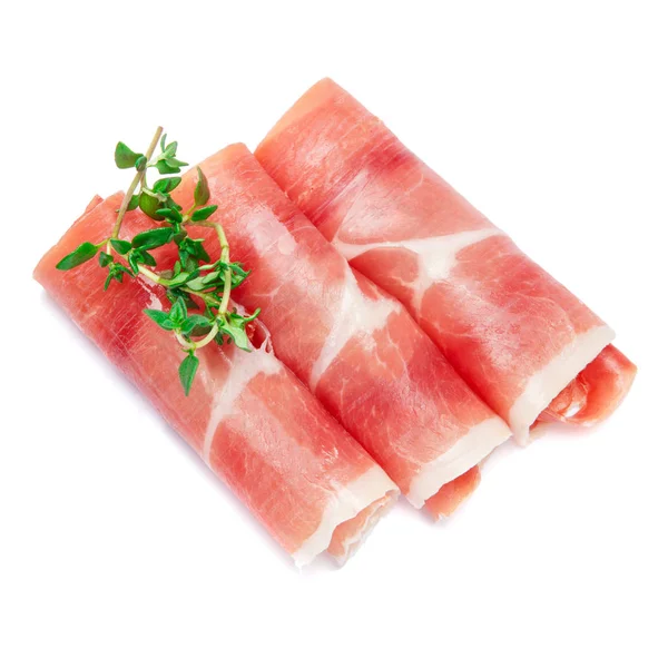 이탈리아 햄 crudo 또는 스페인어 jamon입니다. 흰색 바탕에 생 햄. — 스톡 사진