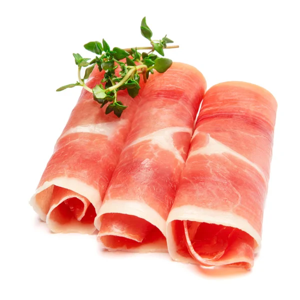 이탈리아 햄 crudo 또는 스페인어 jamon입니다. 흰색 바탕에 생 햄. — 스톡 사진