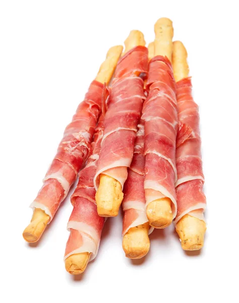 Pão varas grissini com prosciutto isolado no fundo branco — Fotografia de Stock