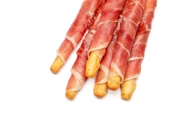 Brood sticks grissini met prosciutto geïsoleerd op witte achtergrond — Stockfoto