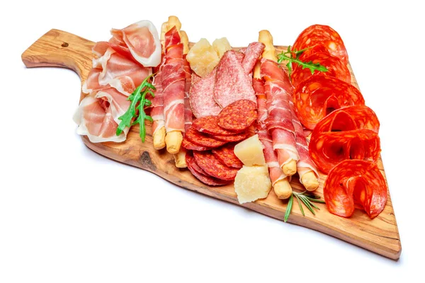 Prato de carne fumada a frio com costeletas de porco, presunto, salame e paus de pão — Fotografia de Stock