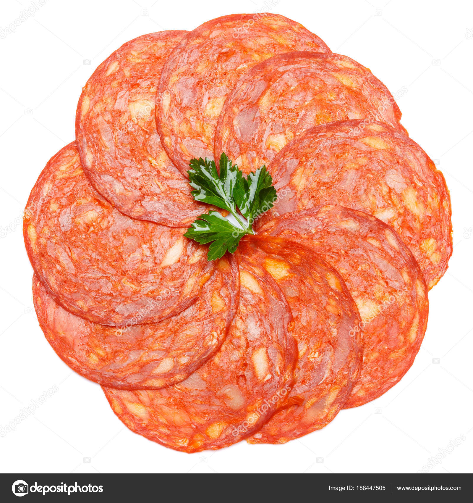 Salami italiano o chorizo español sobre fondo blanco fotografía de