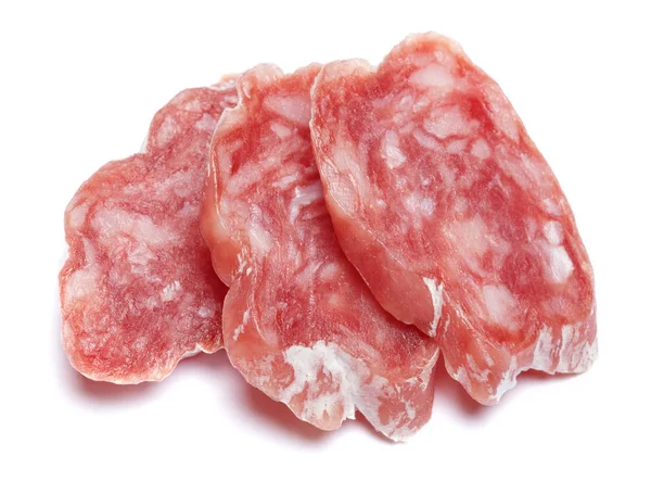 Saucisse de salami bio en tranches séchées sur fond blanc — Photo