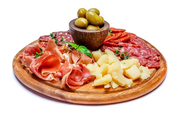 Kött och ost tallrik med salami korv, chorizo, parma och parmesan — Stockfoto