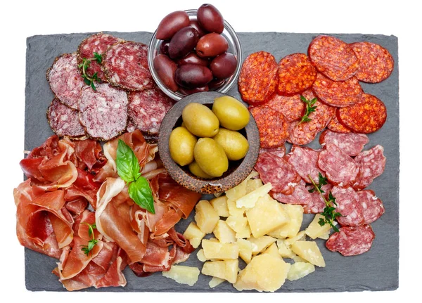 Piatto di carne e formaggio con salsiccia, chorizo, parma e parmigiano — Foto Stock