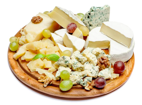 Kaas plaat met diverse kaassoorten Camembert, Brie, Parmezaanse blauwe kaas, geitenkaas — Stockfoto