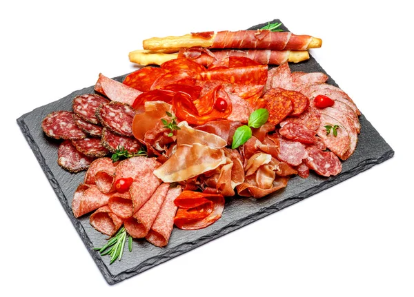 Placa de carne fria com salame e chouriço salsicha e parma — Fotografia de Stock