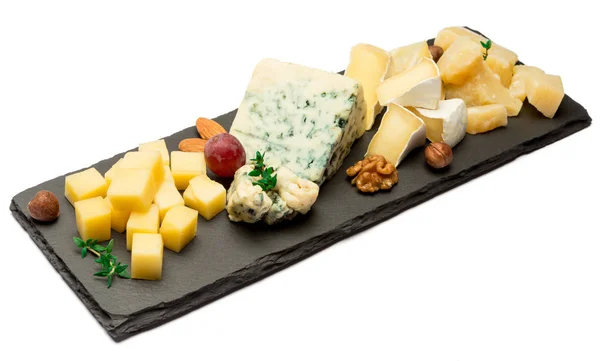 ブリー、カマンベール、ロック フォール、石のボードにチェダー チーズの様々 なタイプ — ストック写真