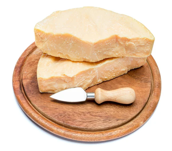 Шматочки пармезану або парміджіано сиру — стокове фото