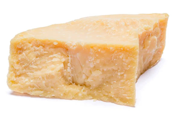 Pedaço de queijo parmesão ou parmigiano — Fotografia de Stock