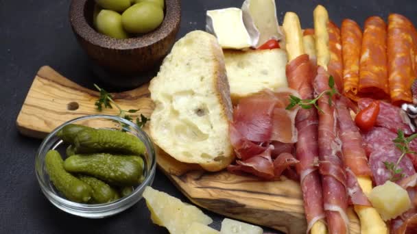 Meat plate - salami and chorizo sausage close up on a wood board — Stock Video