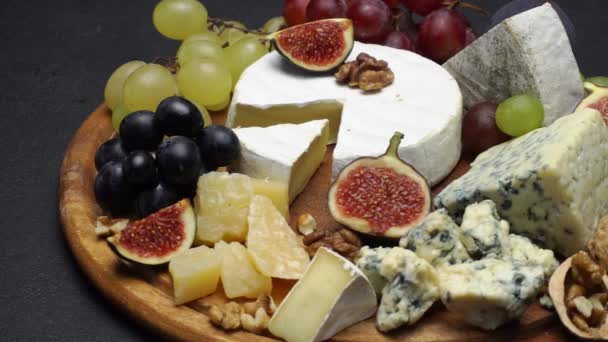 Video of various types of cheese - parmesan, brie, roquefort — Stock Video