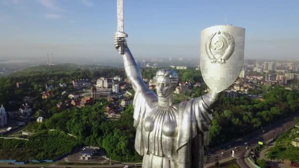 Drone Video της μητέρα πατρίδα μνημείο στο Κίεβο, Ουκρανία — Αρχείο Βίντεο