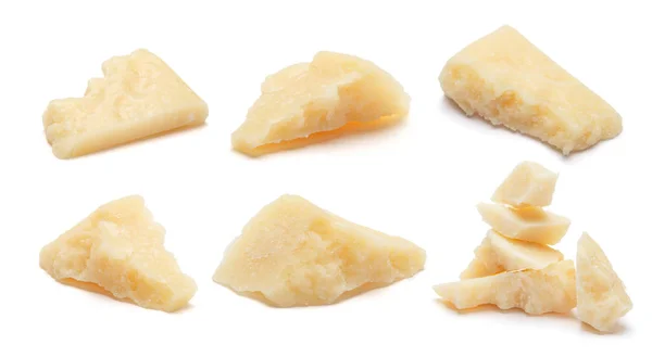 Набір шматочків сиру Пармезан на білому — стокове фото