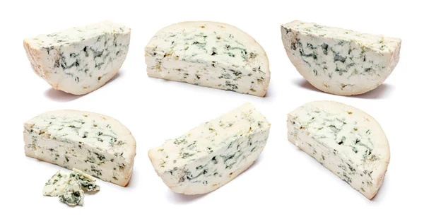 Beyaz zemin üzerinde mavi peynir kümesi — Stok fotoğraf