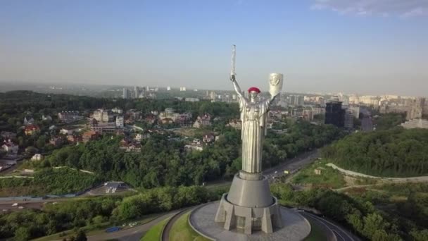 Drone Vídeo da Mãe Pátria monumento em Kiev, Ucrânia — Vídeo de Stock