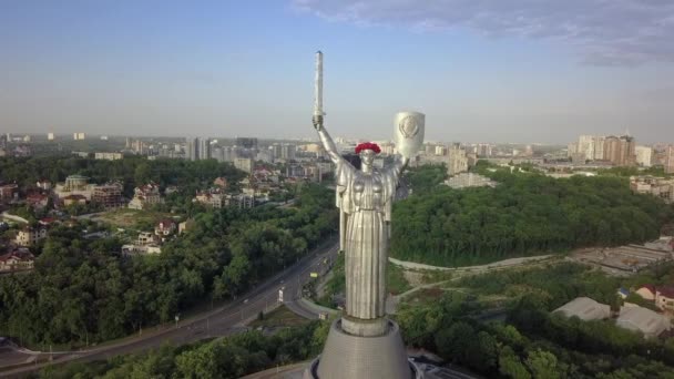 Drone Vídeo da Mãe Pátria monumento em Kiev, Ucrânia — Vídeo de Stock