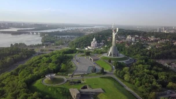 Luftaufnahme des ukrainisch-orthodoxen Klosters Kiev-Petschersk lavra — Stockvideo