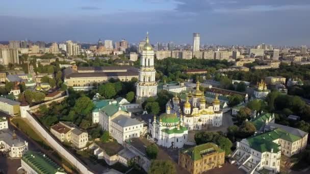 Вид с воздуха на Киево-Печерскую лавру Украинский православный монастырь — стоковое видео