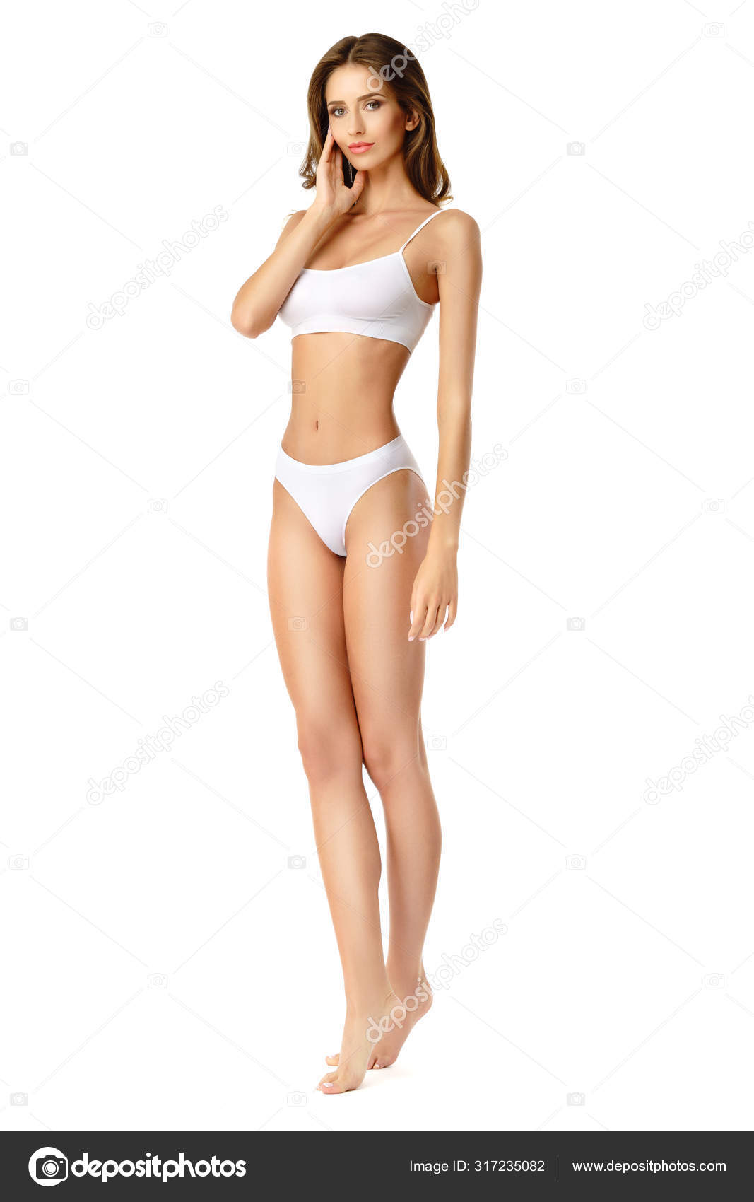 Sexy mujer en cuerpo completo ropa interior sobre fondo blanco fotos de stock, imágenes de Sexy mujer en cuerpo completo interior sobre fondo blanco sin royalties | Depositphotos