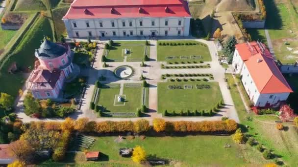 Luchtfoto drone video van Zolochiv kasteel in Lviv regio, Oekraïne — Stockvideo