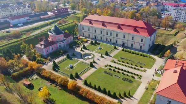 Видео с беспилотника "Золотой замок" во Львовской области, Украина — стоковое видео